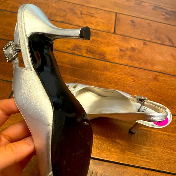 STUART WEITZMAN Silver Heals (NEW) - Picture 4 of 4
